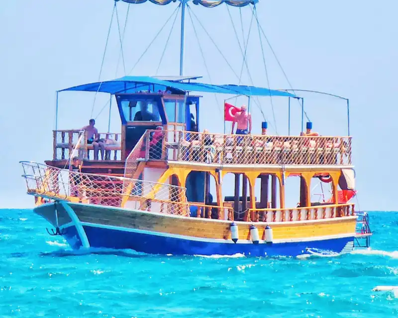 Частная прогулка на яхте с маршрутом к водопаду Дюден и питанием в Анталии (Кунду)