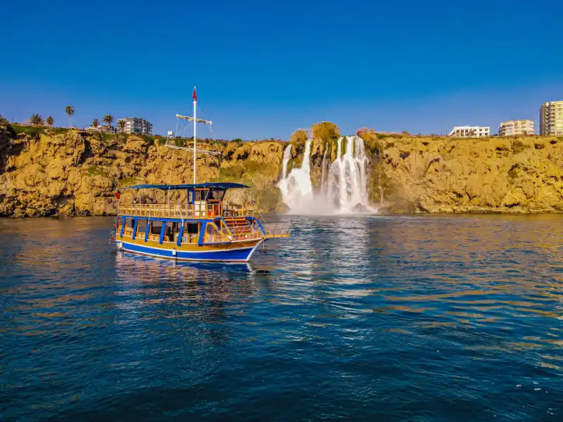 Частная прогулка на яхте с маршрутом к водопаду Дюден и питанием в Анталии (Кунду)