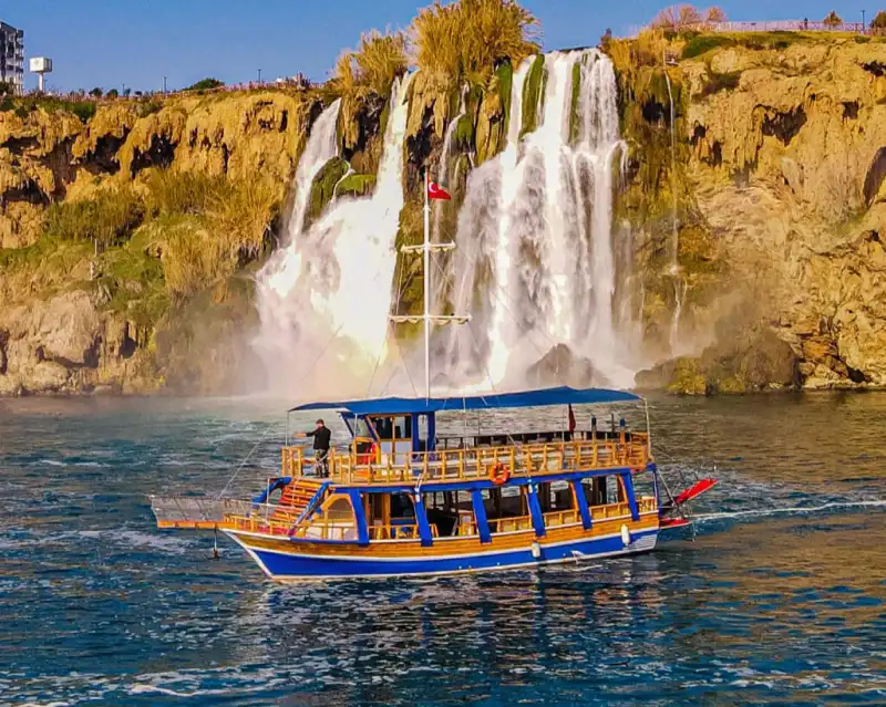 Частная прогулка на яхте с маршрутом к водопаду Дюден и питанием в Анталии (Кунду)