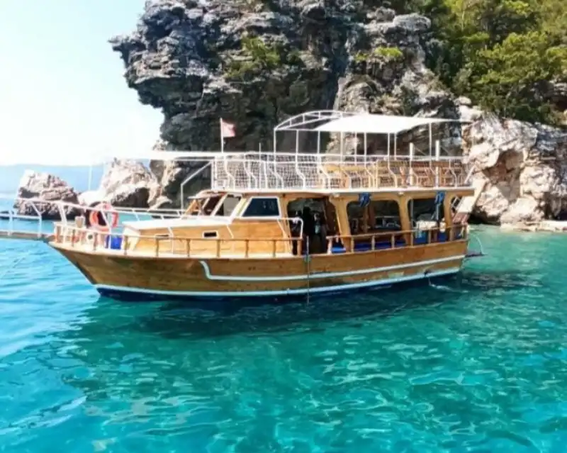 Antalya'da Günübirlik 16 Metrelik Tekne: Doğum Günleri ve Gezi Turları için İdeal