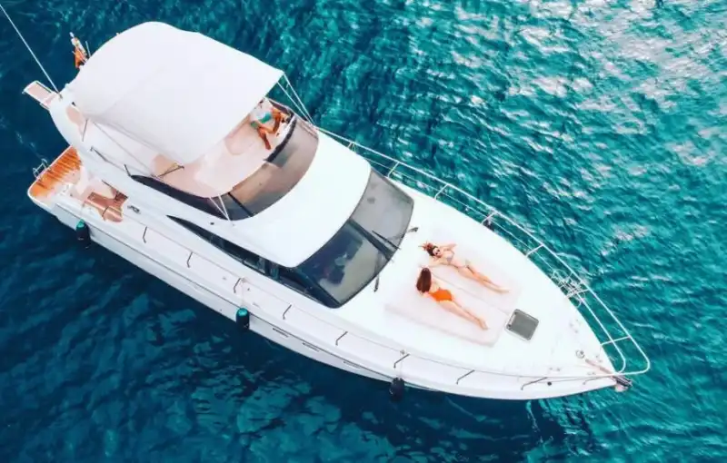 Antalya’da Azimut Konforu ile Gezi ve Yüzmeye Uygun Lüks Tekne Deneyimi