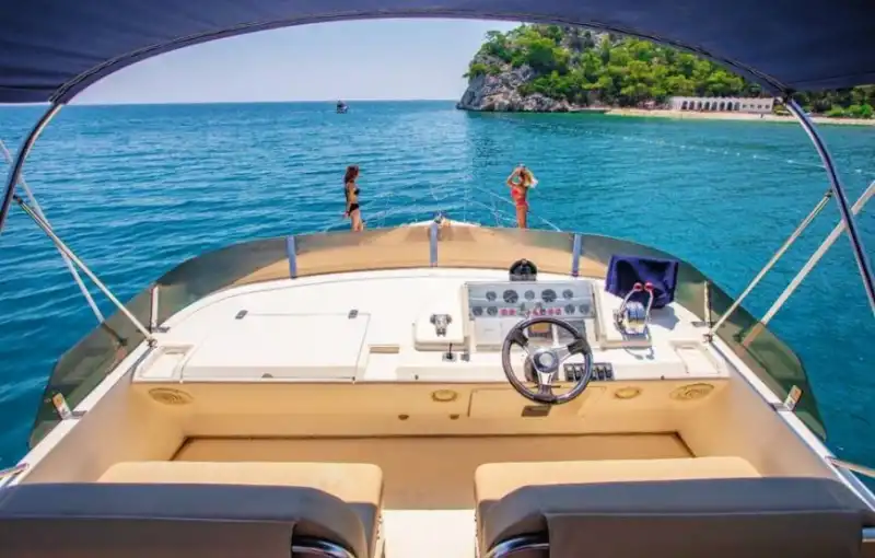 Роскошный круиз на 17-метровой моторной яхте Princess в Анталии: Незабываемый опыт с 3 каютами