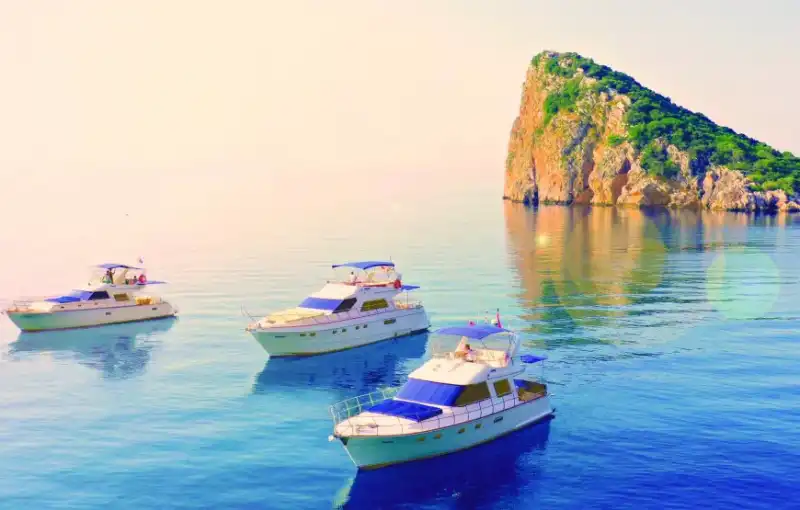 Комфортные прогулки и купальные туры на эксклюзивной моторной яхте в Анталии