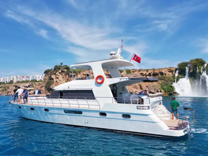 Antalya'da 2 Kabinli Özel Yapım Motoryat : 19,5 Metre Lüks Tekne Kiralama