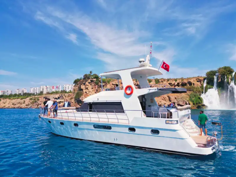 Antalya'da 2 Kabinli Özel Yapım Motoryat : 19,5 Metre Lüks Tekne Kiralama
