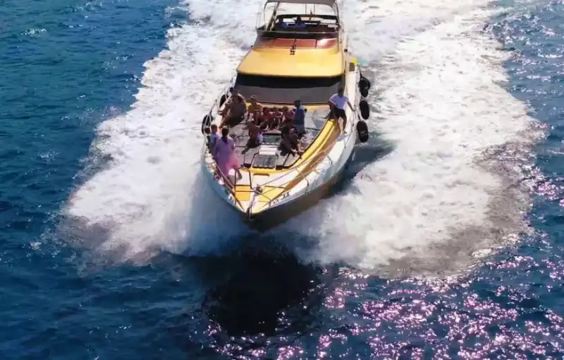 Antalya'da 23 Metrelik Princess Marka Motoryat : 4 Kabinli Lüks ve Konforlu Mavi Yolculuk