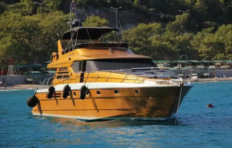 Antalya'da 23 Metrelik Princess Marka Motoryat : 4 Kabinli Lüks ve Konforlu Mavi Yolculuk