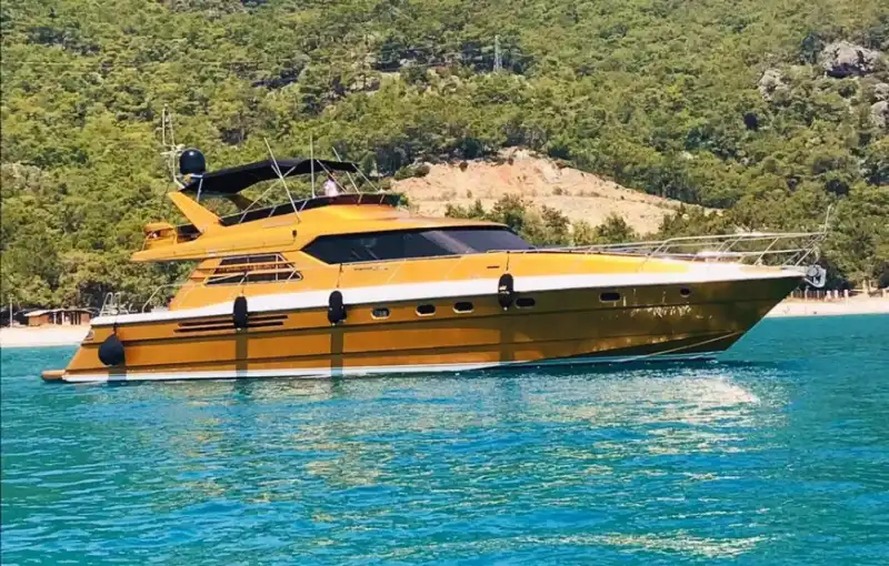 Antalya'da 23 Metrelik Princess Marka Motoryat : 4 Kabinli Lüks ve Konforlu Mavi Yolculuk