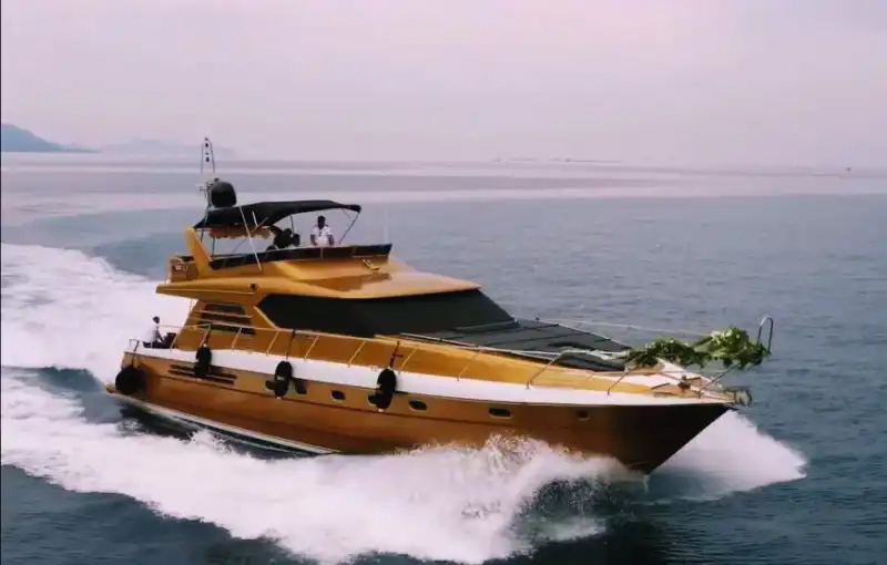 Antalya'da 23 Metrelik Princess Marka Motoryat : 4 Kabinli Lüks ve Konforlu Mavi Yolculuk