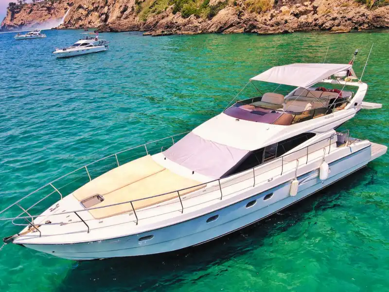 Antalya'da Princess 15 Metre Motoryat ile Gezi, Yüzme ve Özel Partiler