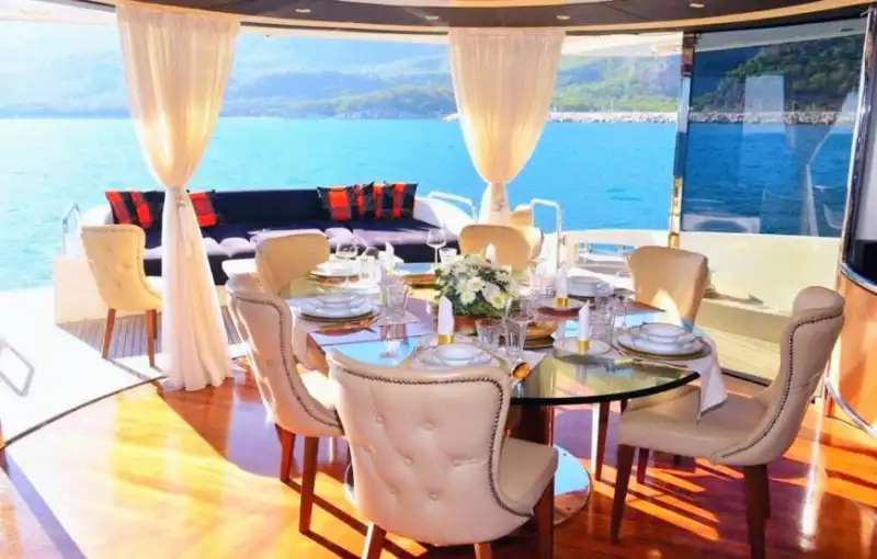 Antalya’nın Eşsiz Güzelliklerinde, 30 Metre Uzunluğunda, 12 Kişilik Lüks Yat