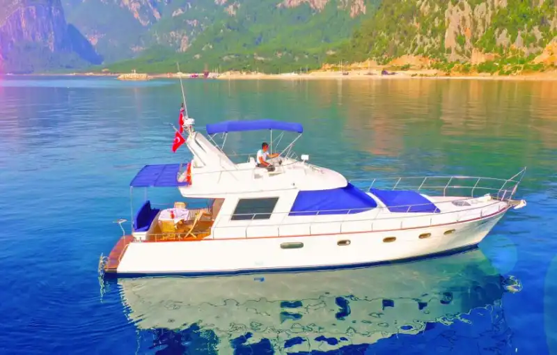 21-метровая роскошная яхта на 12 человек в живописных бухтах Анталии