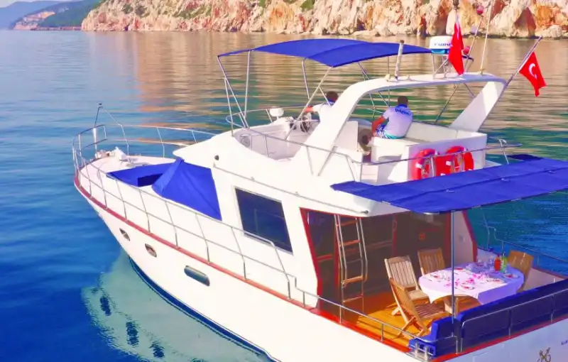 21-метровая роскошная яхта на 12 человек в живописных бухтах Анталии