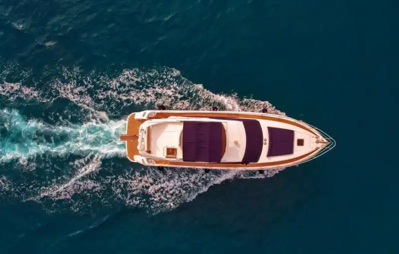 Antalya’nın Göz Alıcı Koylarında, 18 Metre Uzunluğunda, 10 Kişilik Lüks Yat