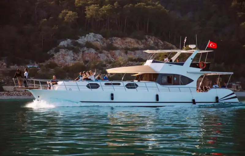 Antalya'da Günübirlik Özel Tekne 24 Kişiye Kadar Akdeniz'in Eşsiz Sularına Konforlu Yolculuk