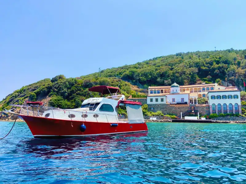 9-Meter Private Rental Boat in Ayvalık: Perfect for Sightseeing and Swimming