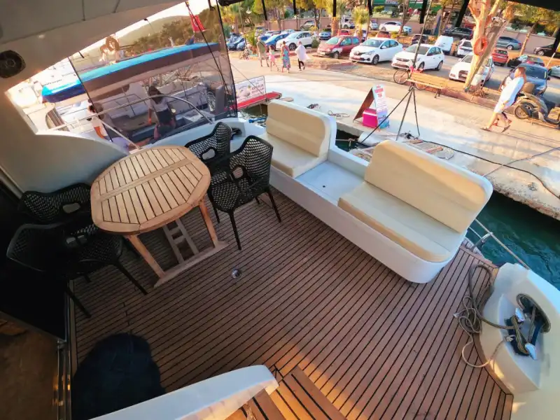 16-метровая роскошная яхта в Айвалыке: Идеально для купания и вечеринок