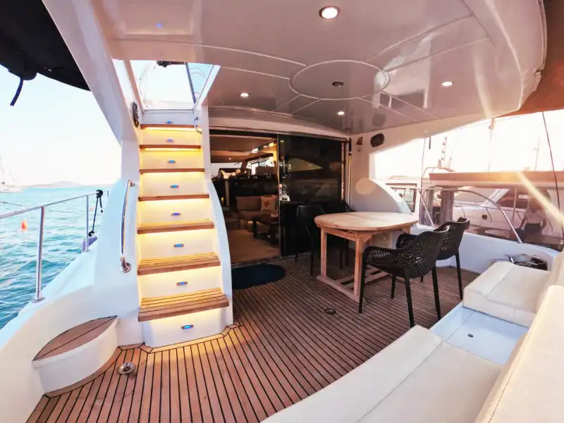 16-метровая роскошная яхта в Айвалыке: Идеально для купания и вечеринок