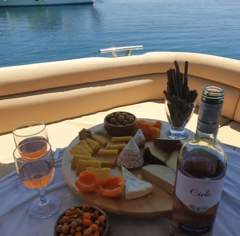 Аренда ультра-роскошной яхты в Айвалыке