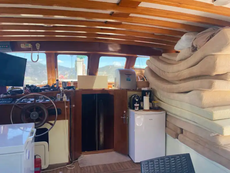 Роскошный 18-метровый моторный яхт с 3 каютами для дневных и многодневных круизов в Бодруме