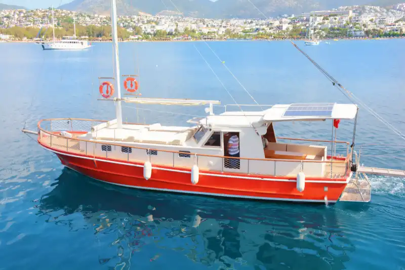 Bodrum’da Özel Yapım Tekne ile Eşsiz Mavi Yolculuk Deneyimi 8 Kişiye Kadar