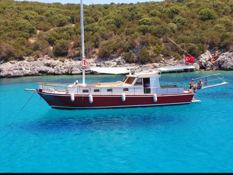 Bodrum’da Özel Yapım Tekne ile Eşsiz Mavi Yolculuk Deneyimi 8 Kişiye Kadar