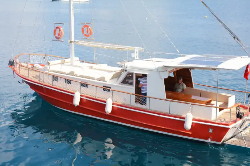 Bodrum’da Özel Yapım Tekne ile Eşsiz Mavi Yolculuk Deneyimi 8 Kişiye Kadar