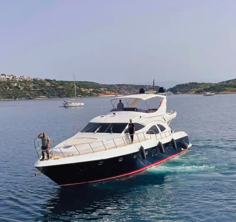 Bebek'te Azimut Motoryat ile Türk Rivieara'sını Konaklamalı veya Günübirlik Keşfedin 