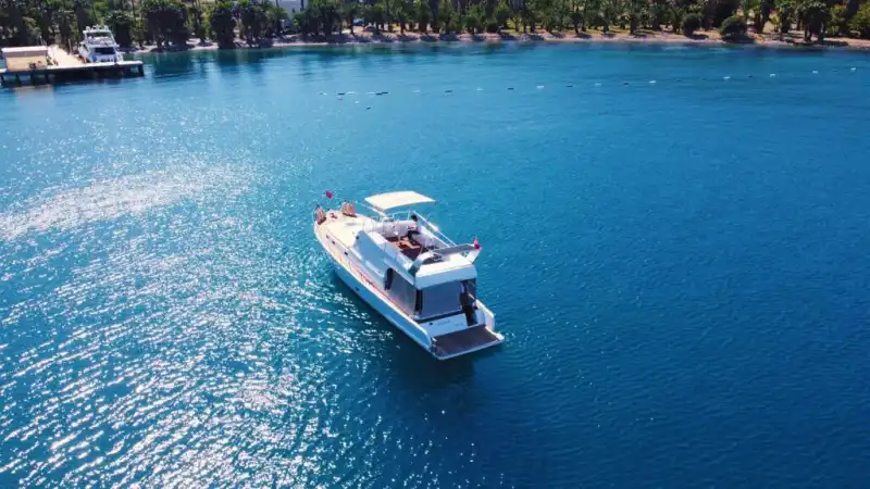 Bodrum'un Büyüleyici Koylarında ile Günübirlik veya Saatlik Lüks Deneyim Sunan Kiralık Tekne