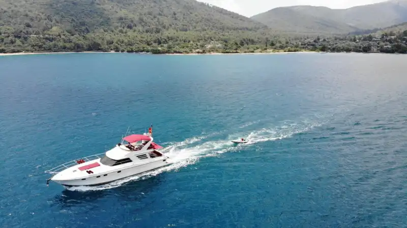 Bodrum Koylarında Hız ve Konforun Buluştuğu, Fairline 55 Lüks Motoryat