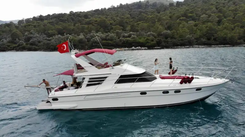 Bodrum Koylarında Hız ve Konforun Buluştuğu, Fairline 55 Lüks Motoryat