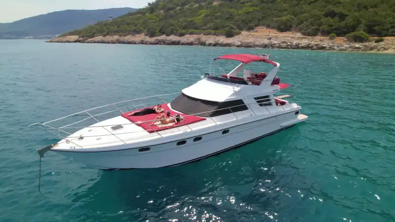 Bodrum Koylarında Hız ve Konforun Buluştuğu, Fairline 55 Lüks Motoryat