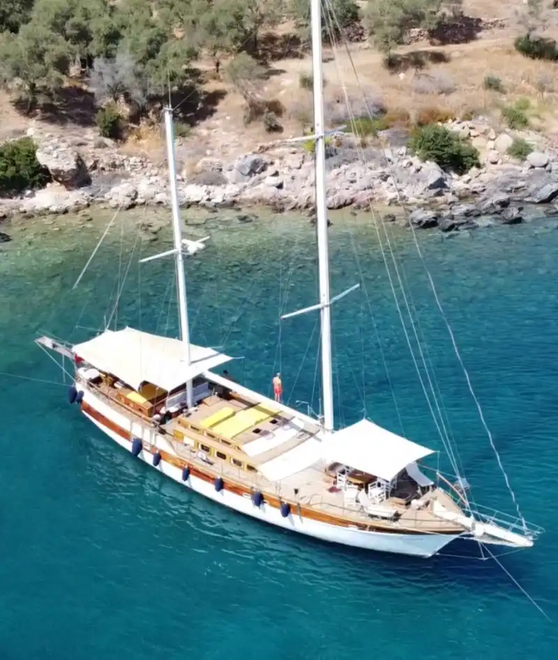 Charming 3-Cabin Gulet for 6 Guests with Overnight Cruises in Bodrum