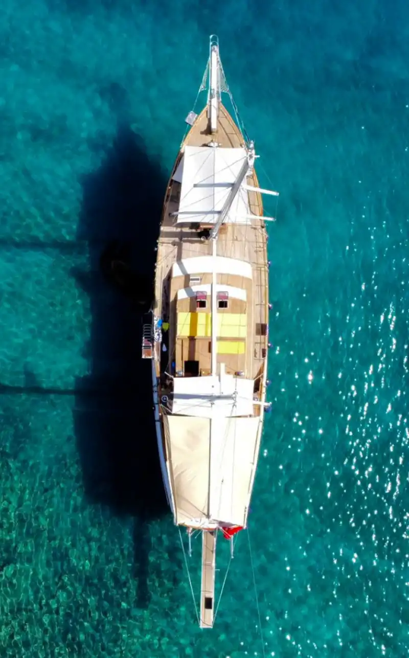 Charming 3-Cabin Gulet for 6 Guests with Overnight Cruises in Bodrum