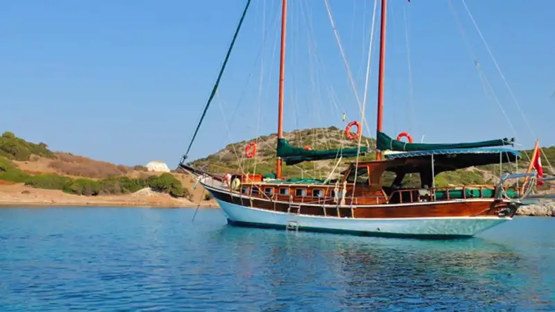 3-Cabin Gulet in Bodrum – Ideal for Overnight Stays and Blue Cruises