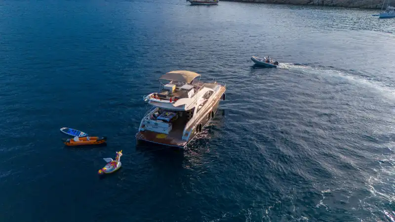 Bodrum’da Lüks Motoryat ile Konfor ve Eşsiz Mavi Yolculuk Deneyimi