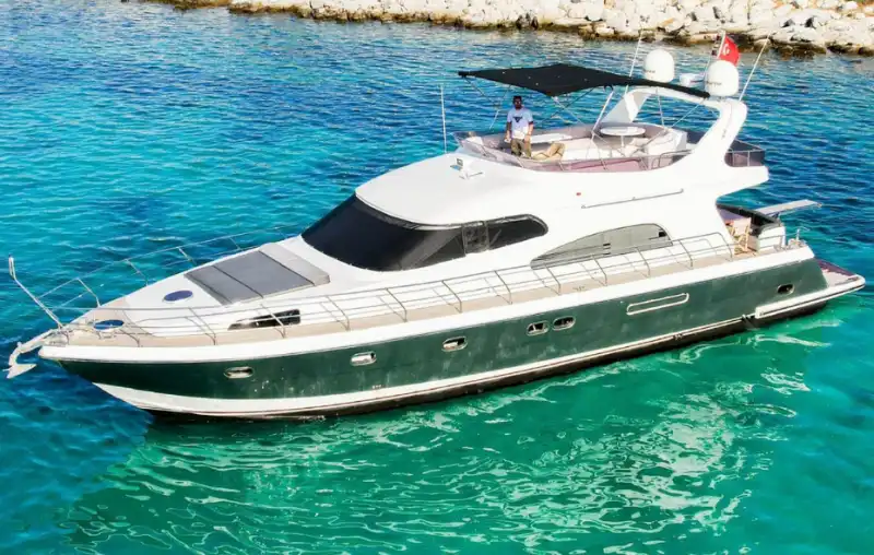 Bodrum’da 3 Kabinli 6 Kişi Konaklama kapasiteli Lüks Motoryat