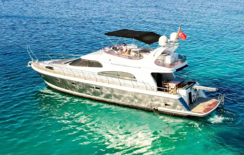 Bodrum’da 3 Kabinli 6 Kişi Konaklama kapasiteli Lüks Motoryat
