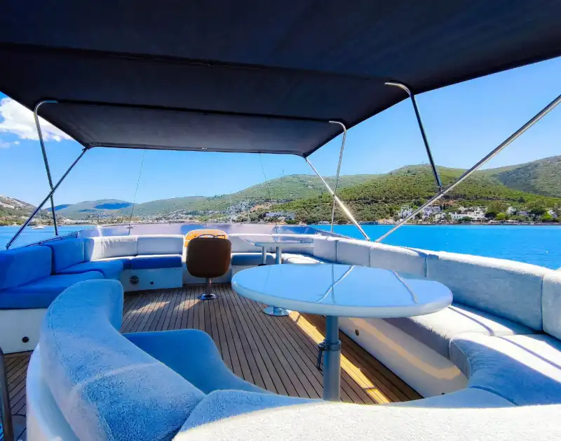 Bodrum’da 3 Kabinli 6 Kişi Konaklama kapasiteli Lüks Motoryat