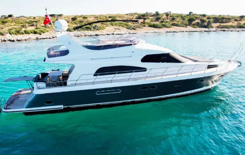 Bodrum’da 3 Kabinli 6 Kişi Konaklama kapasiteli Lüks Motoryat