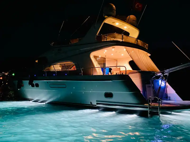 Bodrum’da 3 Kabinli 6 Kişi Konaklama kapasiteli Lüks Motoryat