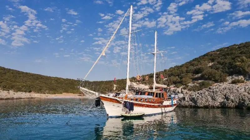 Luxury 5-Cabin Gulet for 10 Guests in the Stunning Blue Waters of Bodrum