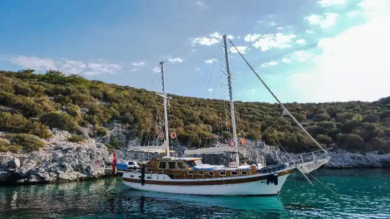 Luxury 5-Cabin Gulet for 10 Guests in the Stunning Blue Waters of Bodrum