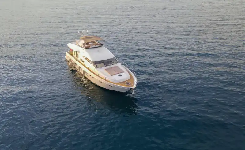 Bodrum'da Mavinin Her Tonunu Hissedin, Princess 72 Lüks Motoryat