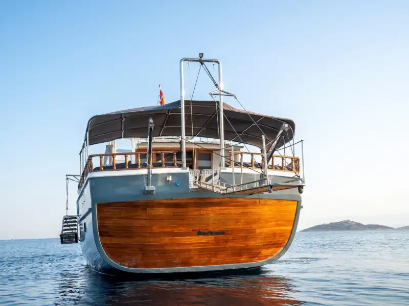 Bodrum'da Eşsiz Tasarıma Sahip, 23 Metre, 4 Kabinli Özel Yapım Motoryat