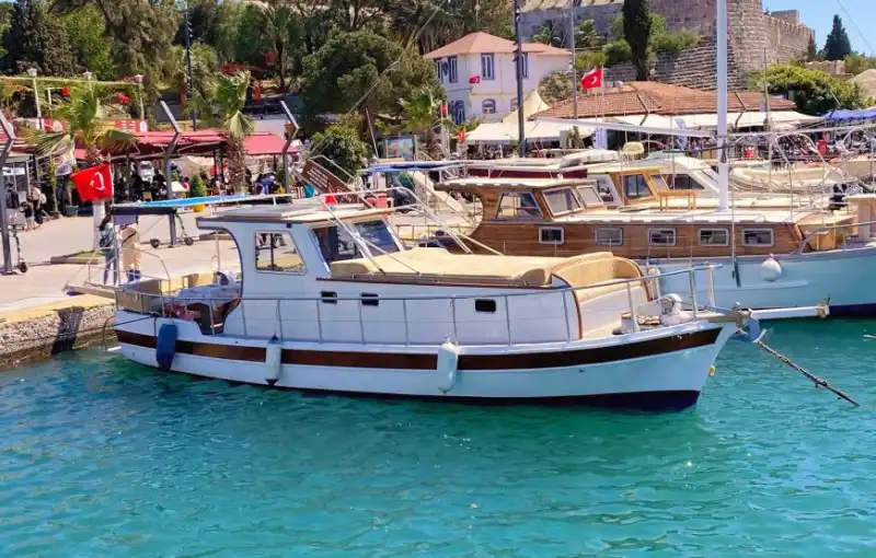 Elegant and Functional 12-Meter Boat for 8 Guests in Bodrum’s Azure Waters
