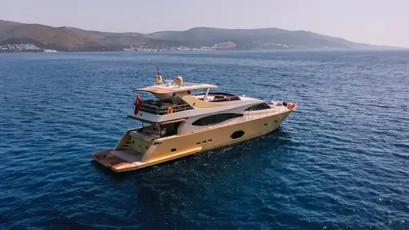Исследуйте легендарные бухты Бодрума на 27-метровой эксклюзивной моторной яхте