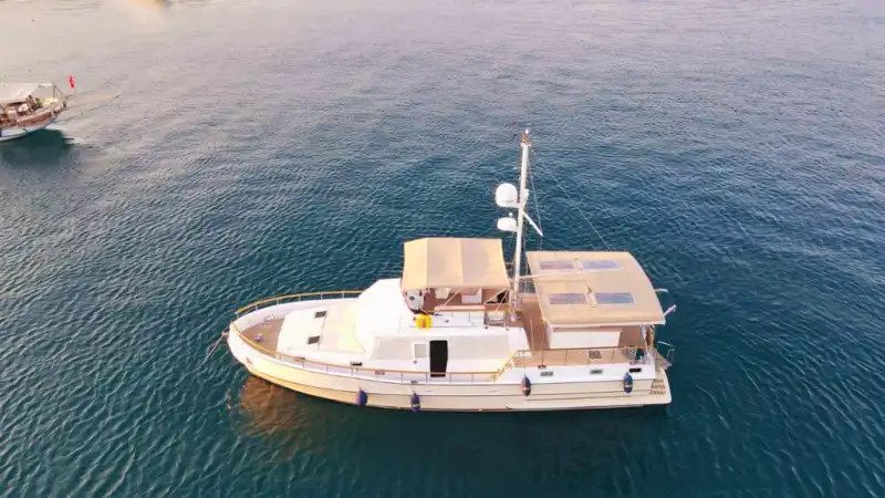 Эксклюзивная 3-каютная моторная яхта в Бодруме: Роскошный отдых для 6 гостей