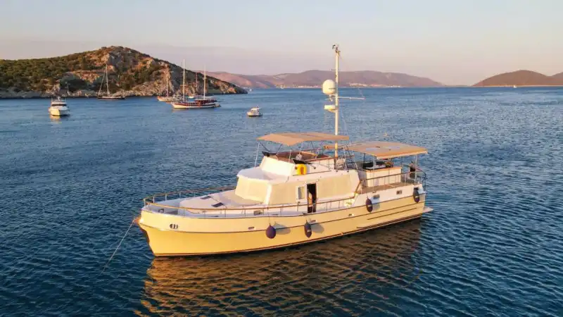Эксклюзивная 3-каютная моторная яхта в Бодруме: Роскошный отдых для 6 гостей