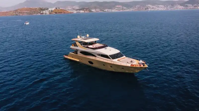 Исследуйте легендарные бухты Бодрума на 27-метровой эксклюзивной моторной яхте